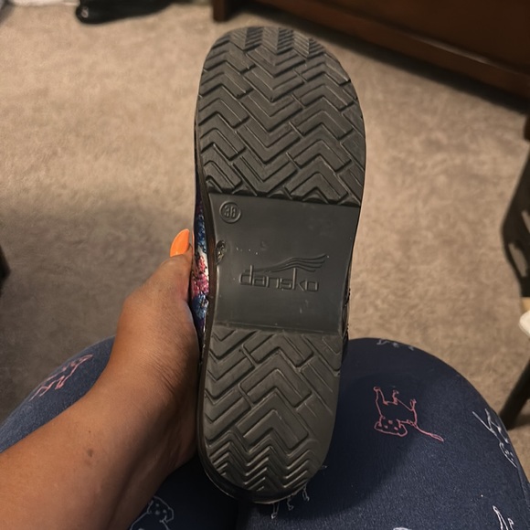Fun color Dansko in mint condition no damage - Picture 5 of 6
